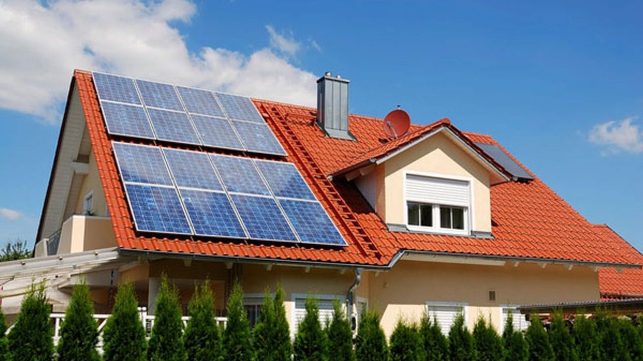 Panouri solare fotovoltaice pe casa