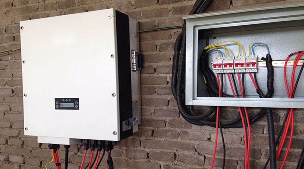 Invertor fotovoltaic